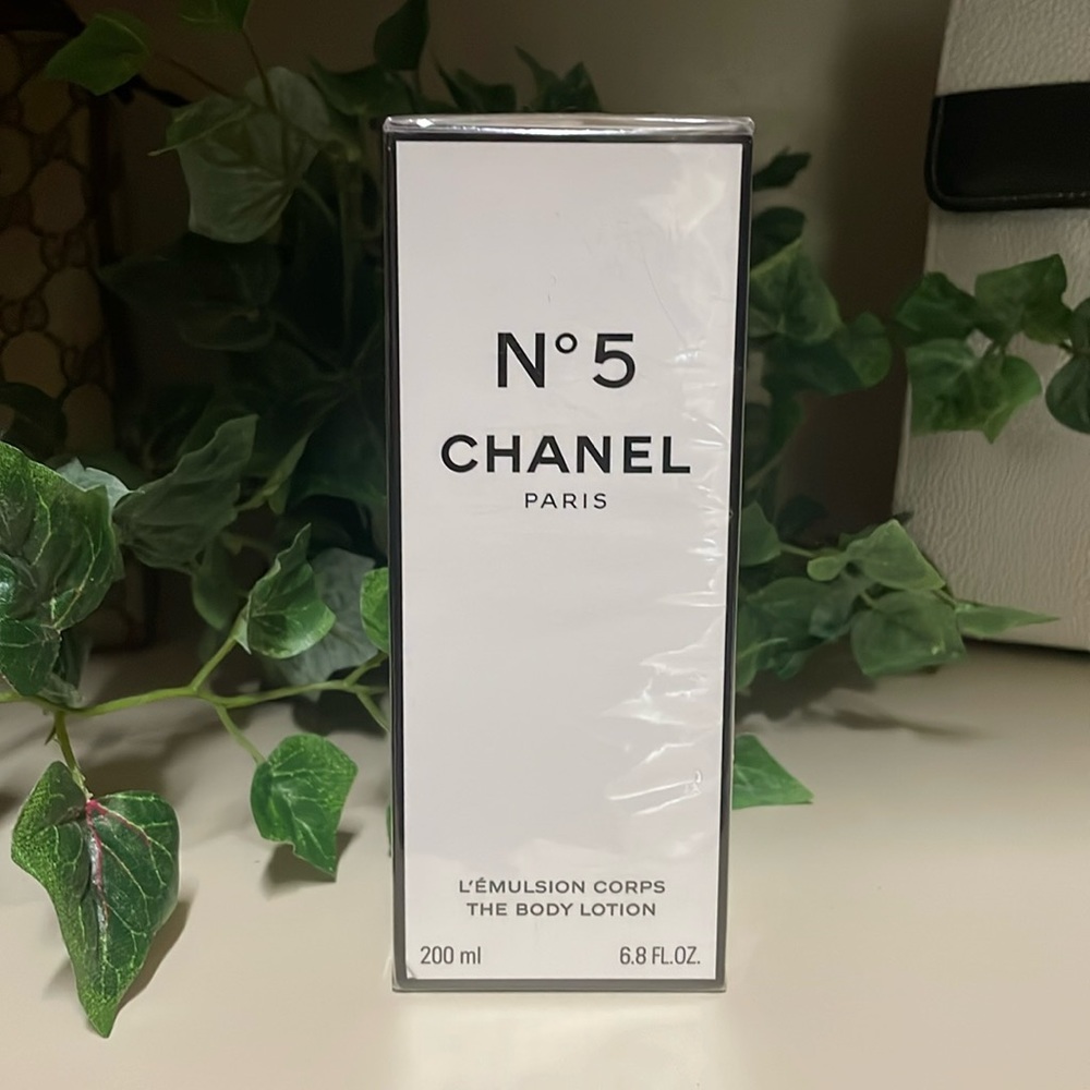 CHANEL No5 Body Lotion Paris 6.8Fl Oz.